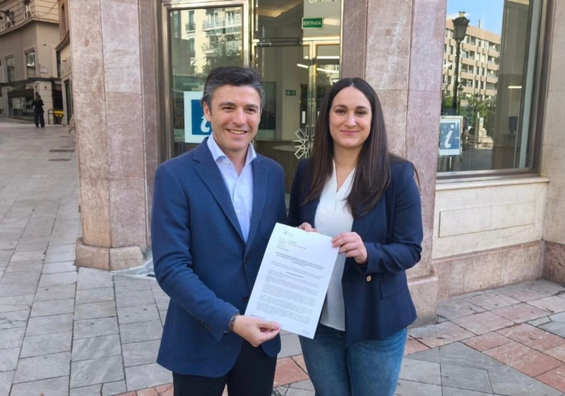 El portavoz del gobierno municipal en el Ayuntamiento de Granada, Jorge Saavedra, y la portavoz del gobierno de la Diputación Provincial de Granada, María Vera (AYUNTAMIENTO DE GRANADA)