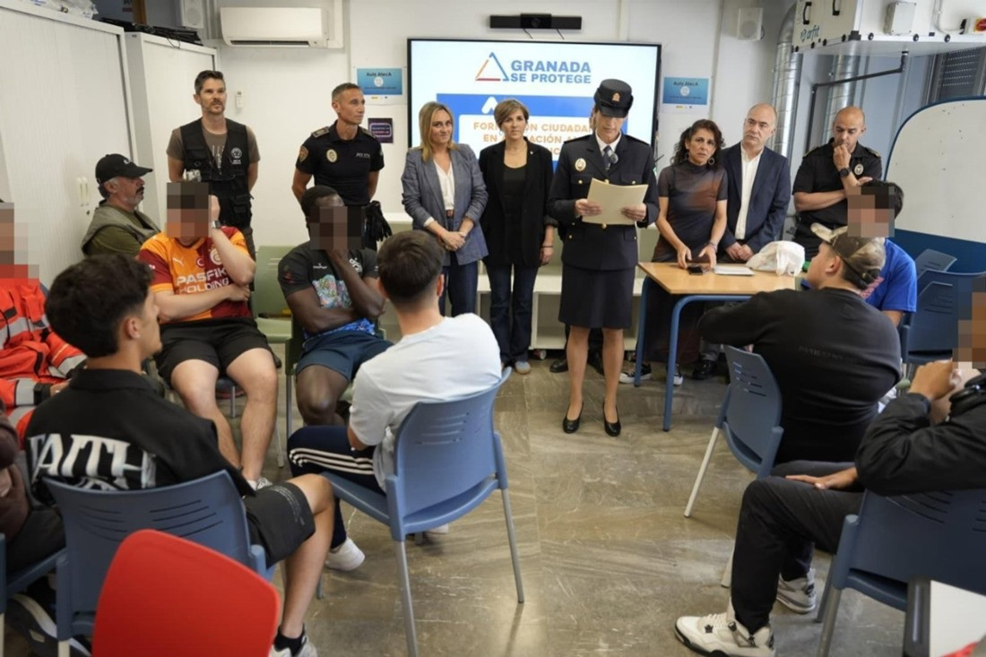 ‘Granada Se Protege’ Lleva A Las Aulas Un Innovador Proyecto Piloto Basado En Simulaciones Reales Que Forma A Estudiantes Para Actuar En Situaciones De Emergencia (AYUNTAMIENTO DE GRANADA)