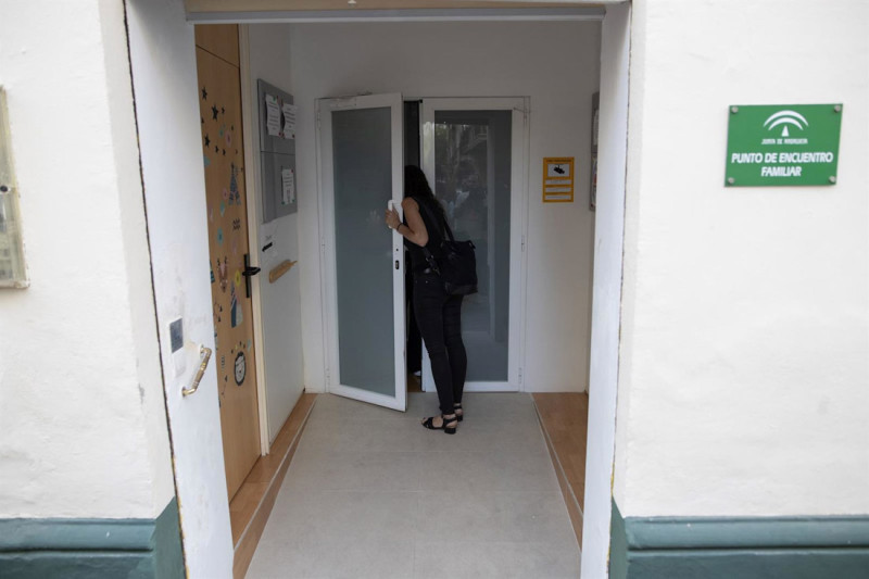 Fachada del punto de encuentro familiar de Granada. Archivo (ANTONIO L JUÁREZ - EUROPA PRESS)