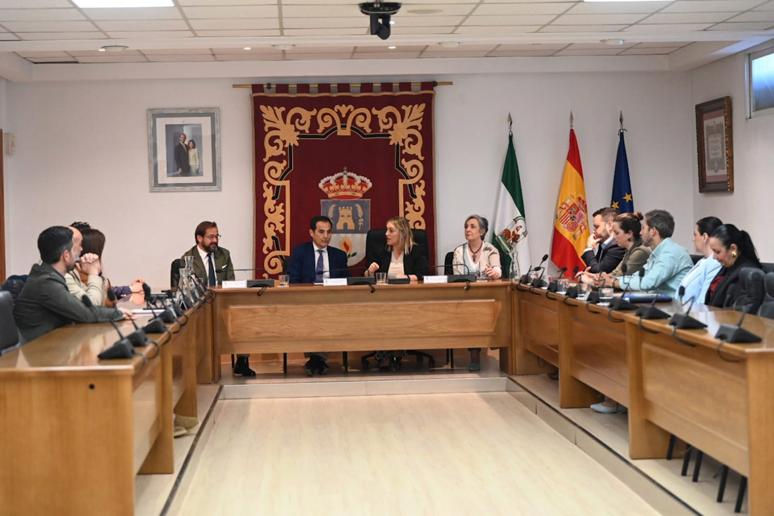 Reunión del consejero de Justicia, Administración Local y Función Pública, José Antonio Nieto, en el Ayuntamiento de Las Gabias (JUNTA DE ANDALUCÍA)