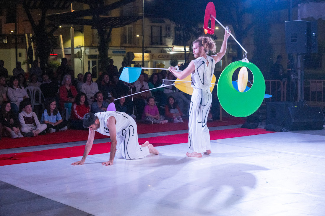 Representación del espectáculo 'Unicos' (AYTO. ARMILLA)