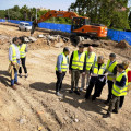 La alcaldesa de Granada, Marifrán Carazo, ha visitado las obras del nuevo parque en la Avenida de Andalucía (AYUNTAMIENTO DE GRANADA)