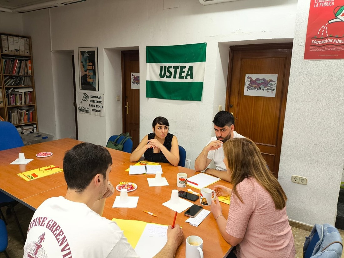 La candidata por Granada de Adelante Andalucía, Inma Manzano, se ha reunido este jueves con el sindicato de trabajadoras y trabajadores de la enseñanza (ADELANTE ANDALUCÍA)
