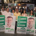 La coalición Por Andalucía ha iniciado oficialmente este jueves su campaña electoral en la provincia de Granada con el tradicional acto de pega de carteles