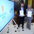 La alcaldesa de Granada, Marifrán Carazo, junto al director general de la Fundación José Manuel Lara, Pablo Morillo (AYUNTAMIENTO DE GRANADA)