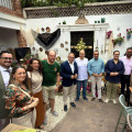 El presidente de la Diputación de Granada, Francis Rodríguez, y el alcalde de Almuñécar, Juanjo Ruiz Joya, en las Cruces de Mayo de la localidad (DIPUTACIÓN DE GRANADA)