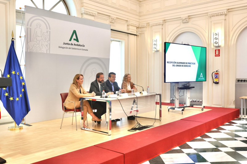 El Delegado Del Gobierno Andaluz En Granada, Antonio Granados, Ha Recibido En La Sede De La Junta En La Capital A Los 64 Alumnos Del Grado De Derecho (GPMEDIA)