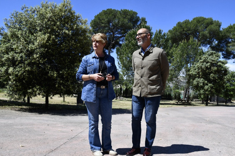 El alcalde de Albolote, Salustiano Ureña, junto a Rosario Ramírez, concejala de Medio Ambiente (ALBOLOTE INFORMACION)