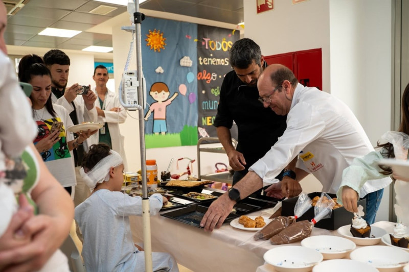 El Hospital Universitario Virgen de las Nieves de Granada ha organizado un taller de cocina Artcua (JUNTA)