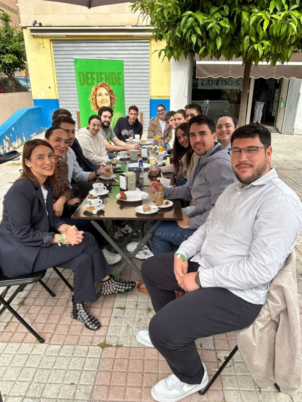 La cabeza de lista del PSOE de Granada al Parlamento andaluz, Olga Manzano, junto al candidato socialista Alberto Parra y el secretario de JSA Granada, Jorge Ibáñez (PSOE DE GRANADA) La cabeza de lista del PSOE de Granada al Parlamento andaluz, Olga Manzano, junto al candidato socialista Alberto Parra y el secretario de JSA Granada, Jorge Ibáñez (PSOE DE GRANADA)