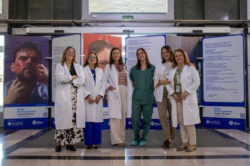El Hospital Universitario Virgen de las Nieves de Granada ha inaugurado la exposición 'Pieles Perfectamente Imperfectas (JUNTA)