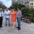 El candidato número uno de la lista de Por Andalucía al parlamento andaluz por Granada, Rafael S. Rufo, junto a otros candidatos en la avenida de la Constitución (POR ANDALUCÍA)