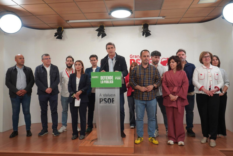 El PSOE de Granada asume la pérdida de un parlamentario y anuncia una oposición El PSOE de Granada asume la pérdida de un parlamentario y anuncia una oposición