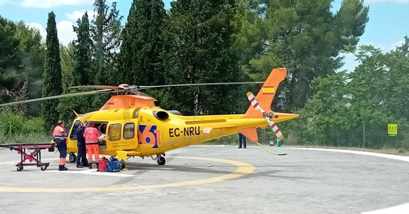 Helicóptero del 061 en la helisuperficie del 112 (112)