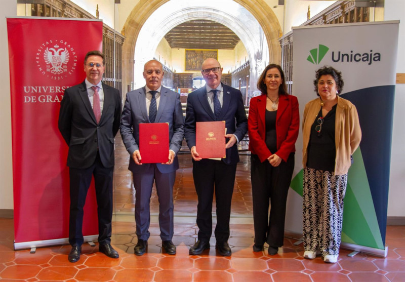 Firma del acuerdo entre Unicaja y la Universidad de Granada (UNICAJA) Firma del acuerdo entre Unicaja y la Universidad de Granada (UNICAJA)