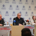 El arzobispo de Granada, Jose María Gil Tamayo; el delegado episcopal de Cáritas Granada, Alfonso Marín; y la directora de Cáritas Granada, Luisa María maeso (ARZOBISPADO DE GRANADA)