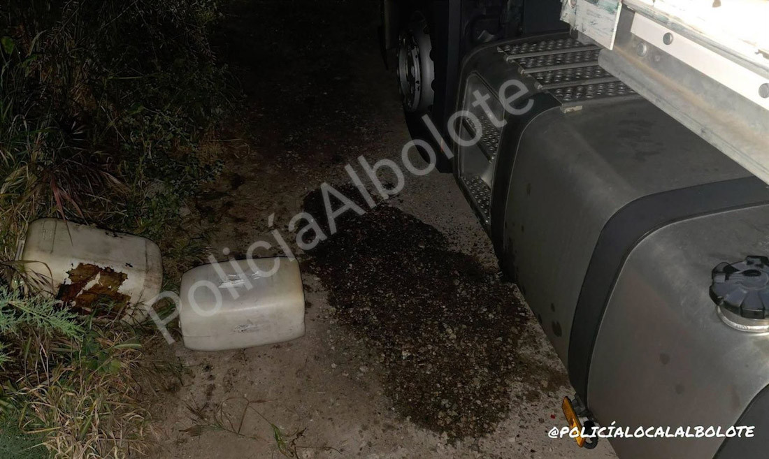 La Policía Local frustra el robo de combustible de un camión en Albolote por parte de varios individuos que actuaban cuando el conductor dormía dentro (POLICÍA LOCAL DE ALBOLOTE)