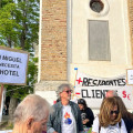 Imagen de una protesta en contra de la subasta del antiguo CIMI de San Miguel Alto, en Granada capital, proceso de enajenación que ha quedado desierto al no presentarse ninguna oferta (ALBAYZÍN HABITABLE)