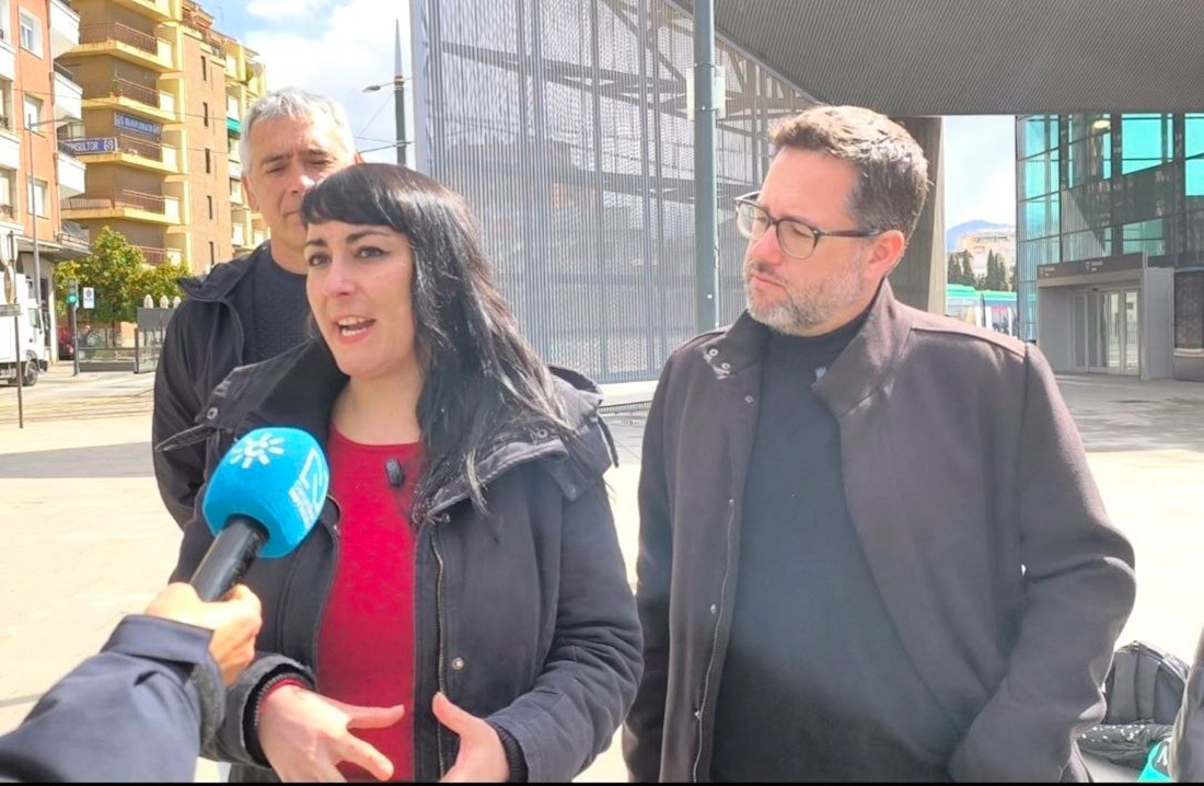 La parlamentaria electa en las elecciones del 17M de Adelante Andalucía por Granada, Inmaculada Manzano, junto al líder del partido y parlamentario andaluz, José Ignacio García (ADELANTE ANDALUCIA)