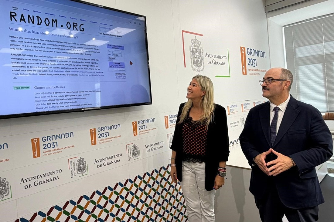 Una persona escogida en sorteo protagonizará el encendido de la portada del ferial de Granada (AYUNTAMIENTO DE GRANADA)
