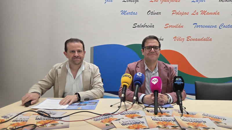 Presentación de los folletos de turismo de la Costa Tropical (MANCOMUNIDAD)