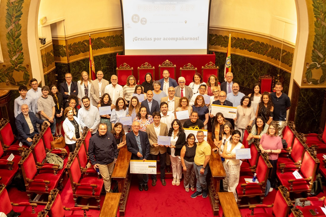 Foto de familia de los premiados (HUSC)