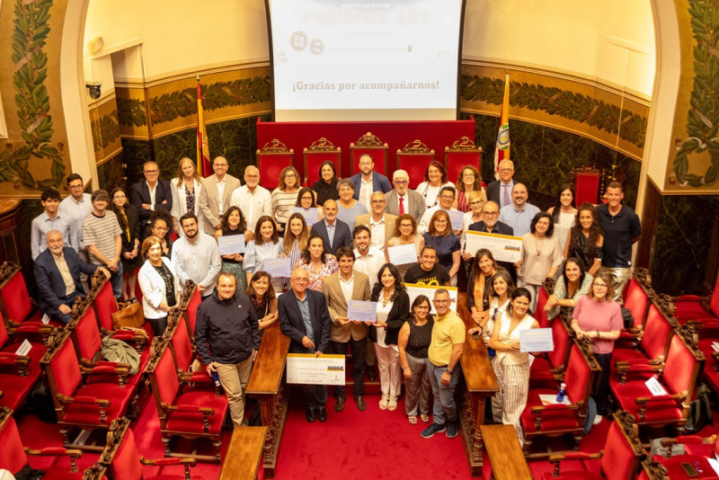 Foto de familia de los premiados (HUSC) Foto de familia de los premiados (HUSC)