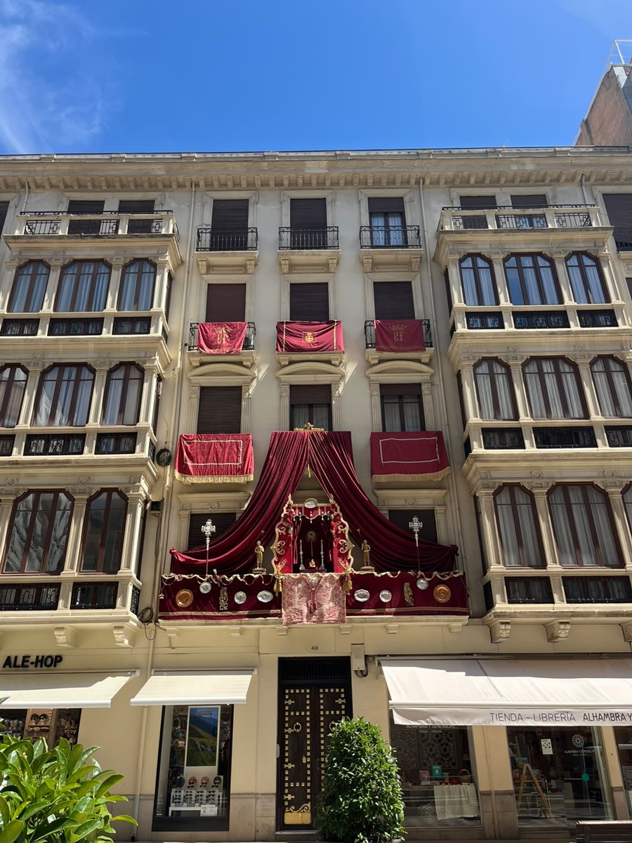 Balcón del Corpues de la Hermandad del Vía Crucis