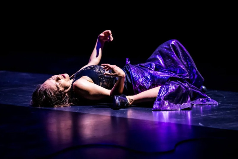 Rocío Molina en la puesta en escena de 'Calentamiento' (JUNTA, AAIICC) Rocío Molina en la puesta en escena de 'Calentamiento' (JUNTA, AAIICC)