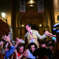 Juan Ortega sale a hombros de la Plaza de Toros de Granada (FUNTAUSA)