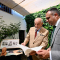 El presidente de la Diputación de Granada, Francis Rodríguez, y Francisco García Valverde, primo hermano de Juan de Loxa (DIPUTACIÓN DE GRANADA)