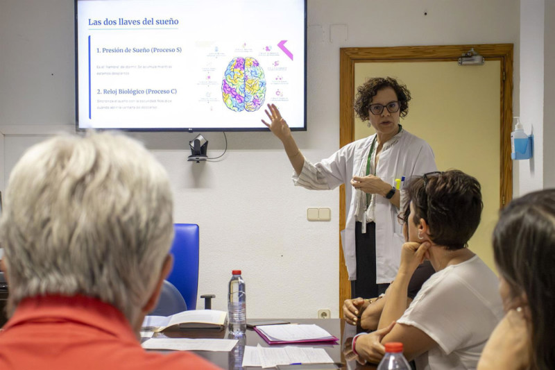 La psicóloga explica mecanismos del sueño en el Hospital Virgen de las Nieves (JUNTA DE ANDALUCÍA)