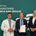 La firma del convenio ha contado con la presencia del delegado territorial de la Consejería de Salud y Consumo en Granada, Indalecio Sánchez-Montesinos (JUNTA)