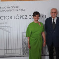 La ministra de Vivienda y Agenda Urbana, Isabel Rodríguez, junto al arquitecto madrileño Víctor López Cotelo (MINISTERIO DE VIVIENDA Y AGENDA URBANA)