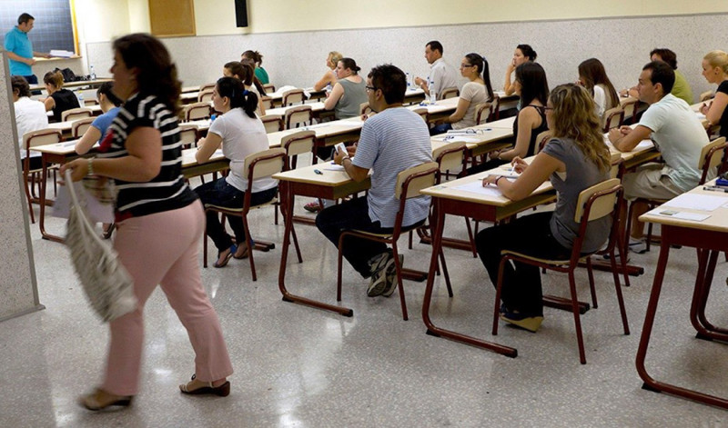 Más de 560 personas se examinan este sábado en Granada para obtener el título de la ESO (JUNTA) Más de 560 personas se examinan este sábado en Granada para obtener el título de la ESO (JUNTA)