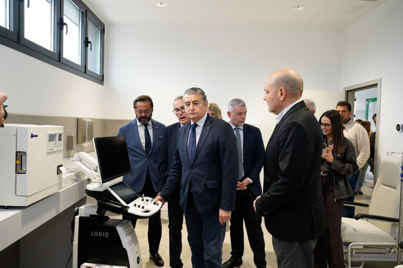 El consejero de Sanidad, Presidencia y Emergencias en funciones, Antonio Sanz, en el centro de salud de Salobreña (JUNTA DE ANDALUCÍA) El consejero de Sanidad, Presidencia y Emergencias en funciones, Antonio Sanz, en el centro de salud de Salobreña (JUNTA DE ANDALUCÍA)