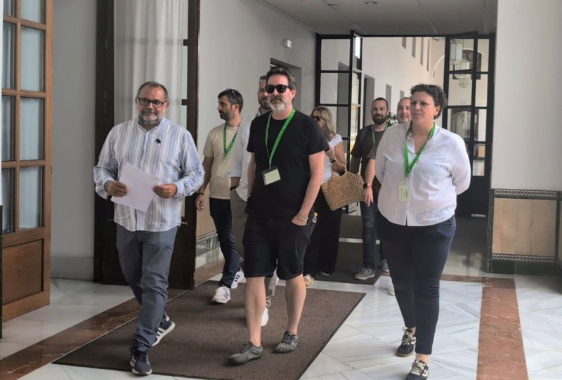 El diputado de Por Andalucía por Granada, Rafael Sánchez Rufo, ha comparecido junto al comité de empresa de Metro de Granada (POR ANDALUCÍA) El diputado de Por Andalucía por Granada, Rafael Sánchez Rufo, ha comparecido junto al comité de empresa de Metro de Granada (POR ANDALUCÍA)