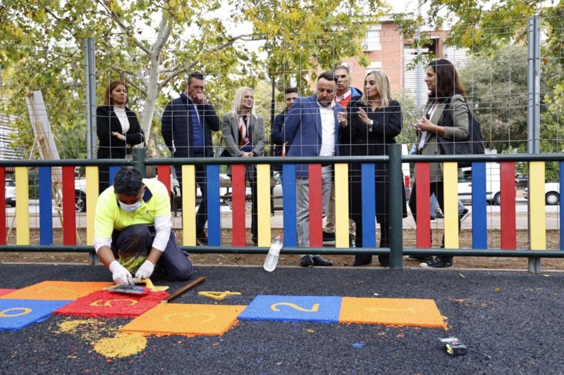 Obras en parque infantil, en una imagen de archivo (AYUNTAMIENTO DE GRANADA) Obras en parque infantil, en una imagen de archivo (AYUNTAMIENTO DE GRANADA)