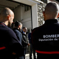 Imagen de archivo de bomberos del Consorcio Provincial de la Diputación de Granada junto al presidente de la institución provincial, Francis Rodríguez (DIPUTACIÓN DE GRANADA)