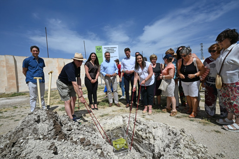 Puesta de la primera piedra de la piscina cubierta de Torre Cardela (DIPGRA)