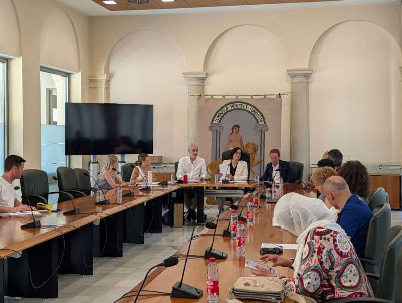 La delegada territorial de Desarrollo Educativo y Formación Profesional, María José Martín, ha presidido la reunión de la Comisión Provincial de Absentismo Escolar (JUNTA DE ANDALUCÍA) La delegada territorial de Desarrollo Educativo y Formación Profesional, María José Martín, ha presidido la reunión de la Comisión Provincial de Absentismo Escolar (JUNTA DE ANDALUCÍA)