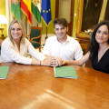La alcaldesa de Granada, Marifrán Carazo, junto a representantes de la Asociación Homo Sapiens (AYUNTAMIENTO DE GRANADA)