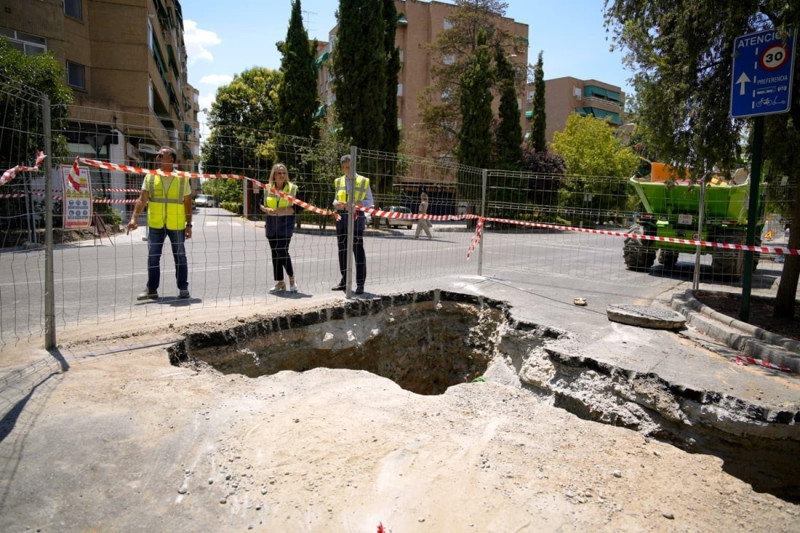 La alcaldesa de Granada, Marifrán Carazo, visita las obras de remodelación de la Carretera de Málaga. (AYUNTAMIENTO DE GRANADA) La alcaldesa de Granada, Marifrán Carazo, visita las obras de remodelación de la Carretera de Málaga. (AYUNTAMIENTO DE GRANADA)