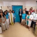 La inauguración de una sala de esparcimiento dedicada a adolescentes y jóvenes hospitalizados en la planta de Oncología del Hospital Virgen de las Nieves.ñ (JUNTA DE ANDALUCÍA)