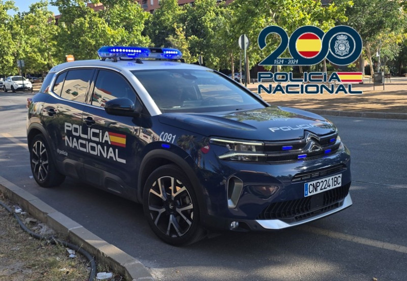 Vehículo de la Policía Nacional (POLICIA NACIONAL) Vehículo de la Policía Nacional (POLICIA NACIONAL)