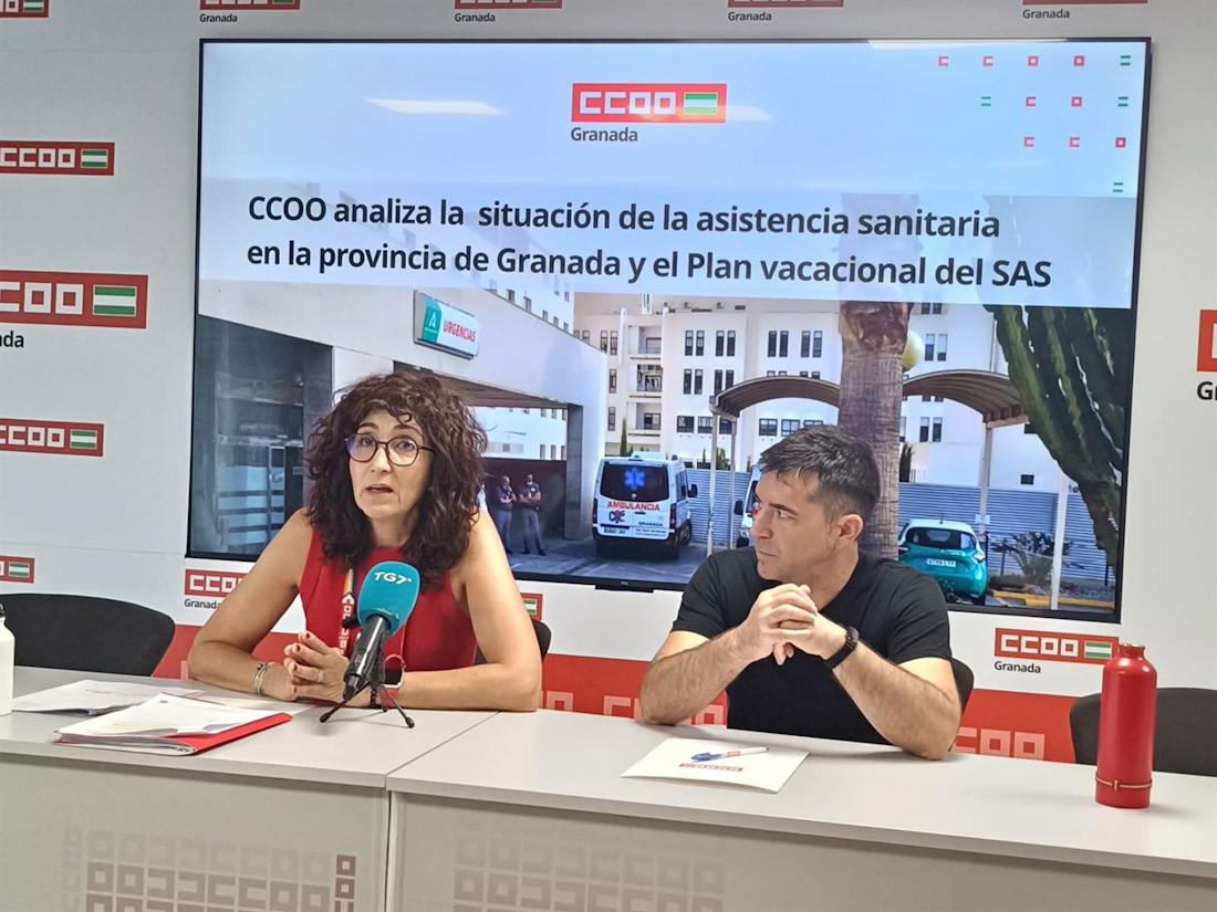 El secretario general de CCOO de Granada, Daniel Mesa, y la secretaria general del sindicato de Sanidad y Sectores Sociosanitarios de CCOO Granada, María Ángeles Carranza (CCOO)