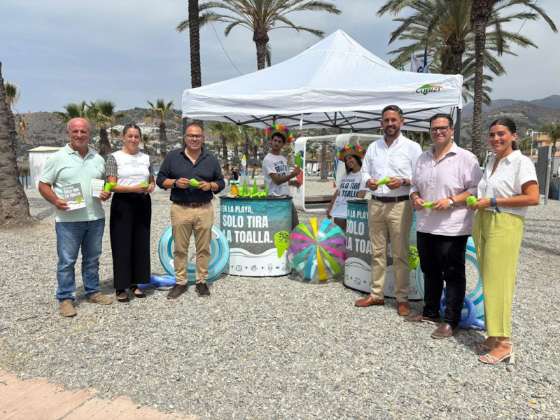 Presentación de la campaña 'En la playa, solo tira la toalla. Pequeños gestos, grandes playas' (DIPUTACIÓN DE GRANADA) Presentación de la campaña 'En la playa, solo tira la toalla. Pequeños gestos, grandes playas' (DIPUTACIÓN DE GRANADA)