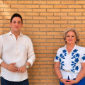 La alcaldesa de Vegas Genil, María del Carmen Ros, y el teniente de alcalde, Cristian Gálvez (PP)