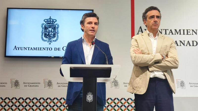 El portavoz del equipo de gobierno de Granada , Jorge Saavedra, y el concejal de Urbanismo, Enrique Catalina. Archivo (AYUNTAMIENTO DE GRANADA) El portavoz del equipo de gobierno de Granada , Jorge Saavedra, y el concejal de Urbanismo, Enrique Catalina. Archivo (AYUNTAMIENTO DE GRANADA)