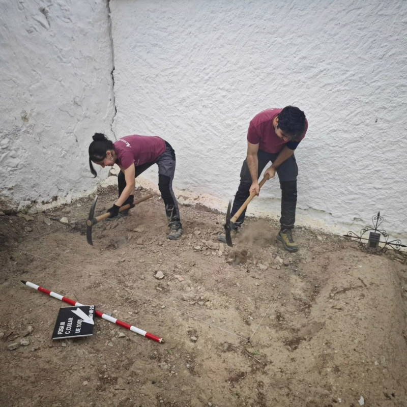 Expertos excavan la fosa 3 de Cúllar (ARQUEOANTRO) Expertos excavan la fosa 3 de Cúllar (ARQUEOANTRO)